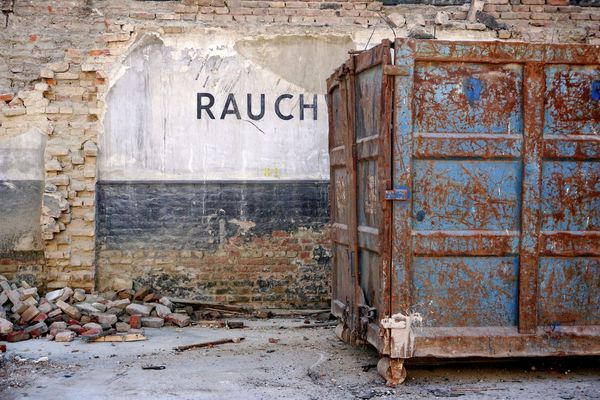 farewell_ye_olde_hunting_garage_the_blend_building_stock_demolition