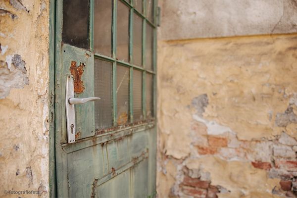 farewell_ye_olde_hunting_garage_the_blend_building_stock