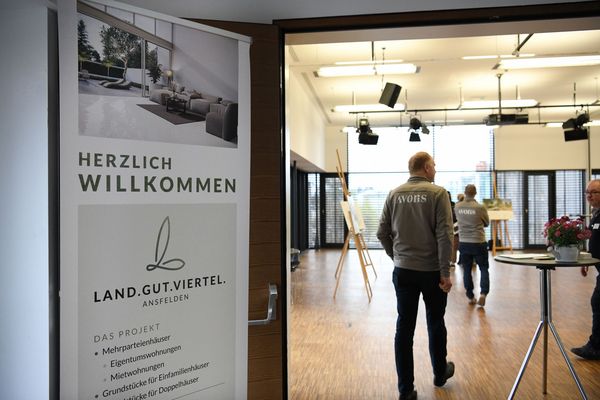 entering_into_dialogue_country_farm_quarter_info_event