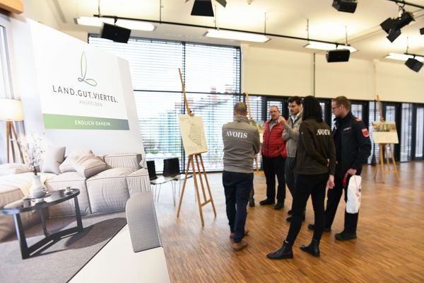 entering_into_dialogue_country_farm_quarter_info_event