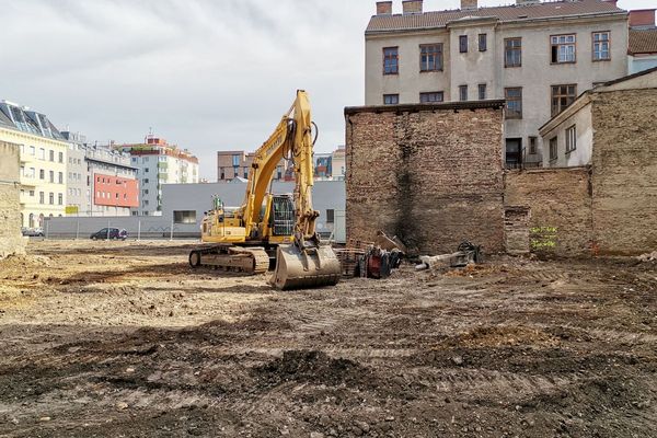 farewell_ye_olde_hunting_garage_the_blend_building_stock_demolition