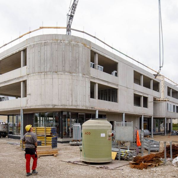 topping_out_ceremony_at_weidfeld_dionysius_neighborhood_center_weidfeld_construction_progress