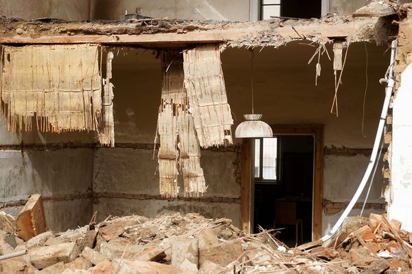 farewell_ye_olde_hunting_garage_the_blend_building_stock_demolition