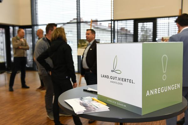 entering_into_dialogue_country_farm_quarter_info_event