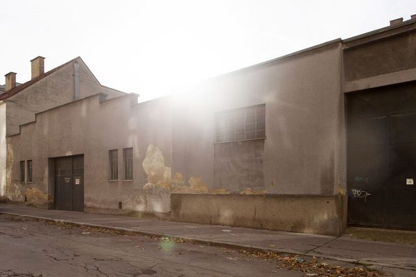 farewell_ye_olde_hunting_garage_the_blend_building_stock