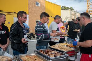 milestone_base_slap_grill_party_living_in_st_gotthard