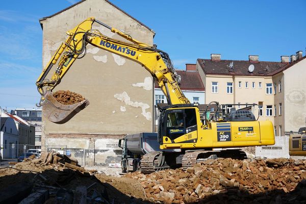 farewell_ye_olde_hunting_garage_the_blend_building_stock_demolition